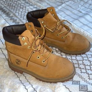 Timberland leather, lug sole boots - Kids Size 4